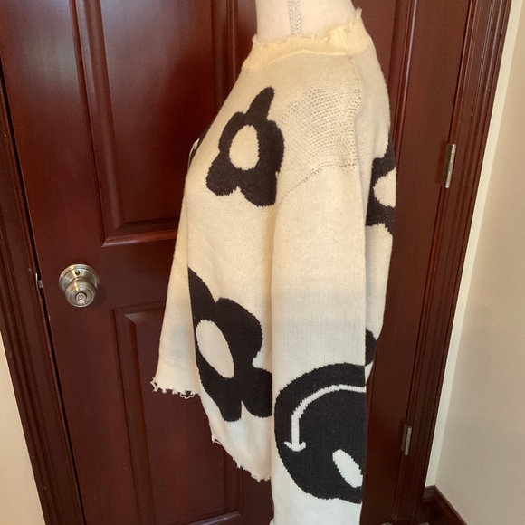 Miss Sparkling Teen Sweater. Sz. Medium - Picture 4 of 6